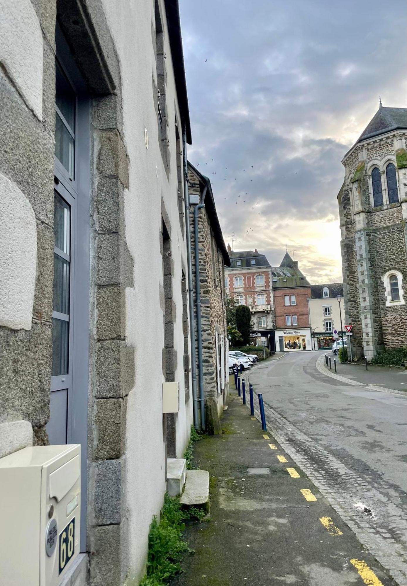 « La Bicyclette » 35M2 Tout Equipe Centre Ville Mayenne Dış mekan fotoğraf